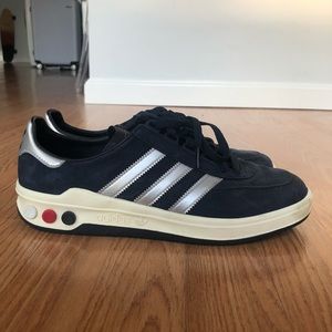 Adidas Sneakers